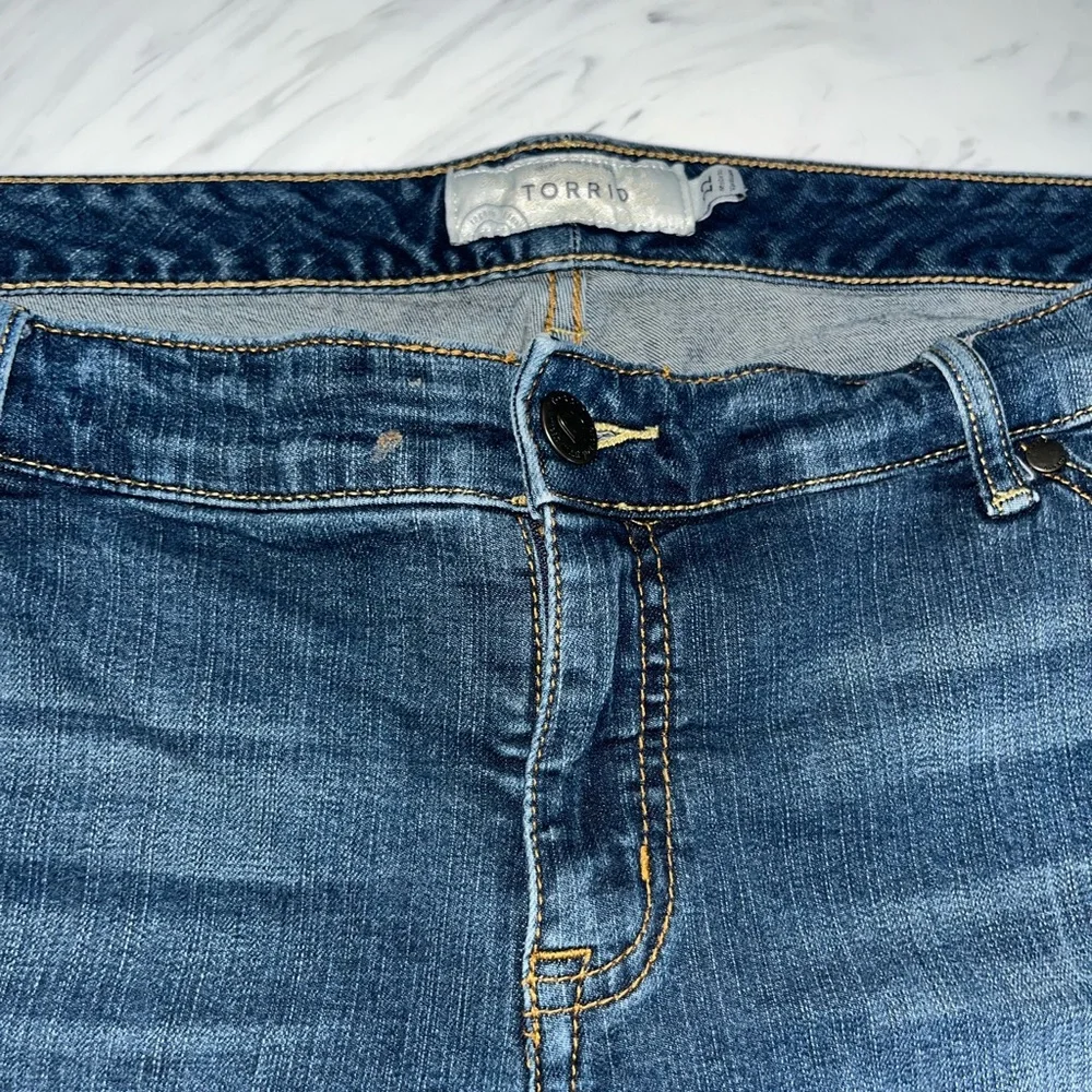 Torrid  jean shorts cutoff 22 blue denim - Picture 2 of 4